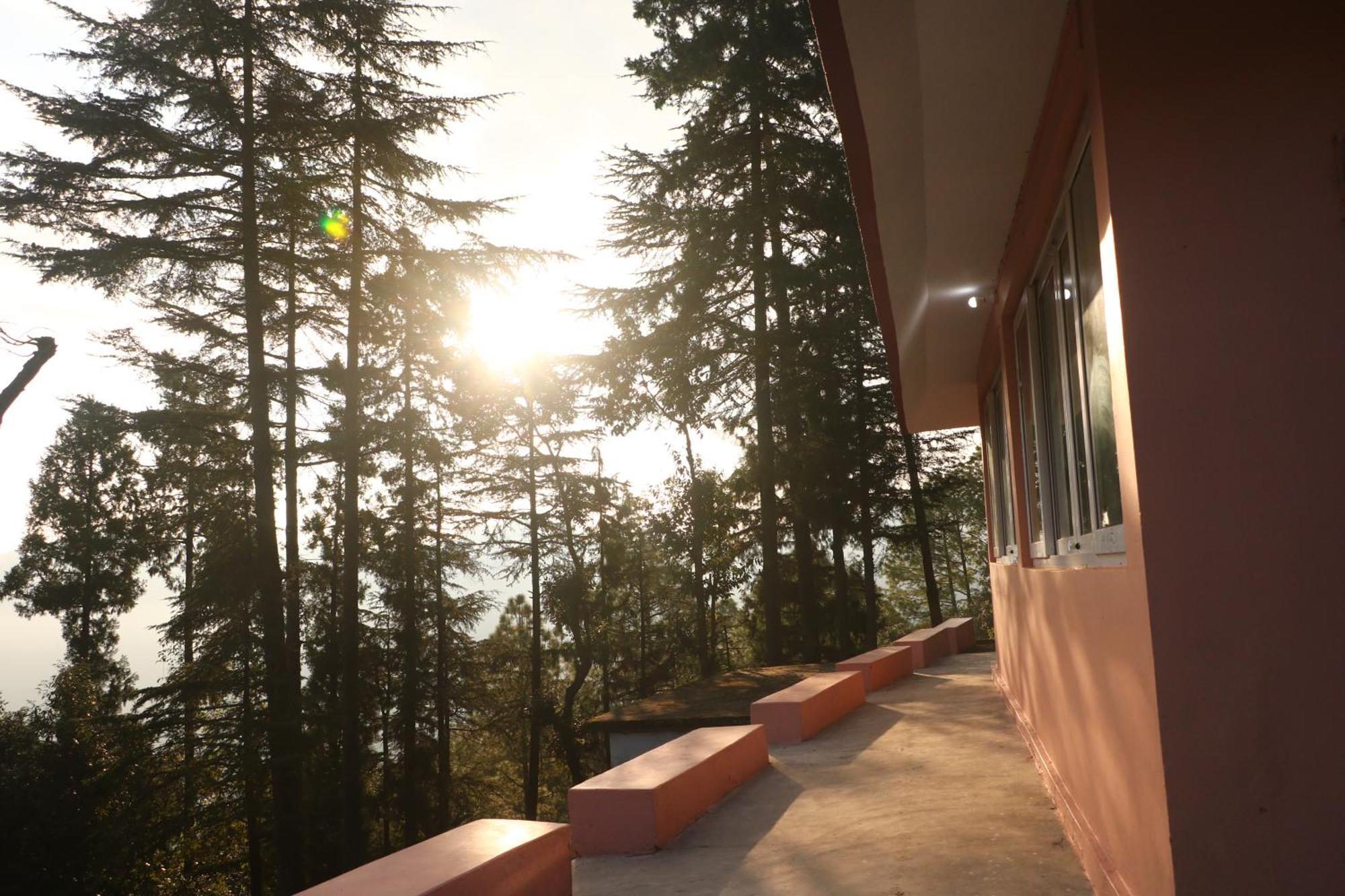 The Deodar Inn Pauri エクステリア 写真